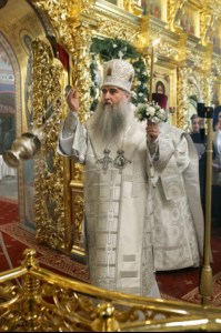 Митрополит Лонгин совершил Рождественское ночное богослужение