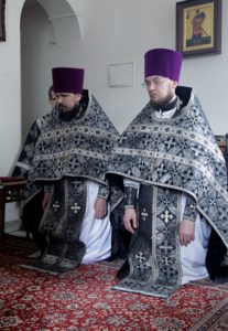 Литургия Преждеосвященных Даров на Архиерейском подворье — храме в честь иконы Божией Матери «Утоли моя печали» г.Саратова