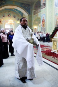 Божественная литургия в храме в честь Покрова Пресвятой Богородицы города Саратова