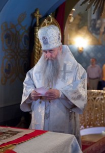 Митрополит Лонгин совершил Крещальную литургию в Свято-Троицком кафедральном соборе г. Саратова