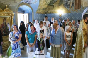 Епископ Пахомий совершил Божественную литургию в Свято-Троицком кафедральном соборе Саратова