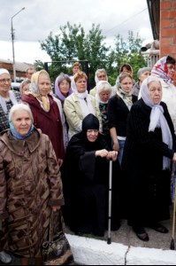 В канун празднования Собора Саратовских святых совершена панихида по убиенным в годы гонений на Воскресенском кладбище Саратова