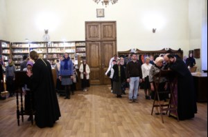 Всенощное бдение на Архиерейском подворье – храме во имя преподобного Серафима Саровского г.Саратова