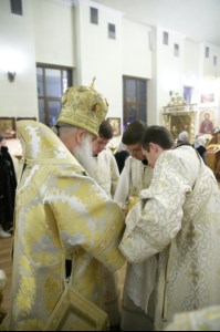 Божественная литургия на Архиерейском подворье — храме во имя преподобного Серафима Саровского г.Саратова