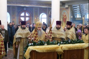 Божественная литургия в храме во имя Всех Святых, в земле Российской просиявших г. Саратова