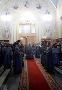 Всенощное бдение в храме в честь Покрова Пресвятой Богородицы г.Саратова