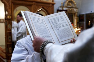 Божественная литургия и панихида в храме во имя святителя и чудотворца Николая на Елшанском кладбище г. Саратова
