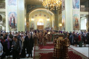 Вечерня в соединении с Литургией Василия Великого и Чин умовения ног в храме в честь Покрова Пресвятой Богородицы г.Саратова
