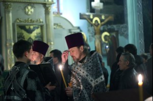 Митрополит Лонгин совершил утреню с Чином погребения