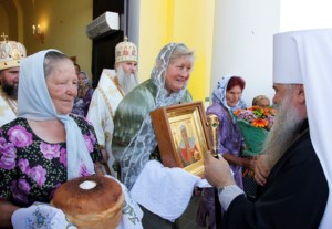 Божественная Литургия в храме во имя святой великомученицы Параскевы Пятницы села Малиновка Аркадакского района