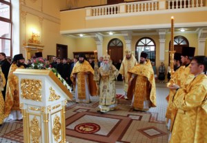 Божественная литургия на Архиерейском подворье — храме во имя святого апостола и евангелиста Иоанна Богослова при Саратовской православной духовной семинарии