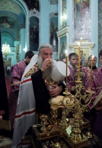 Всенощное бдение c Чином Воздвижения Креста в храме в честь Сошествия Святого Духа города Саратова
