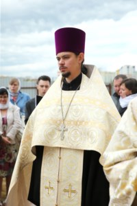 Митрополит Лонгин совершил чин освящения крестов и куполов строящегося храма во имя новомучеников и исповедников Саратовских г. Саратова