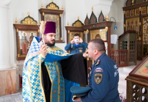 Сотрудники Главного управления МЧС России по Саратовской области помолились перед иконой Божией Матери «Неопалимая Купина»