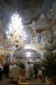 Митрополит Лонгин совершил Рождественское ночное богослужение