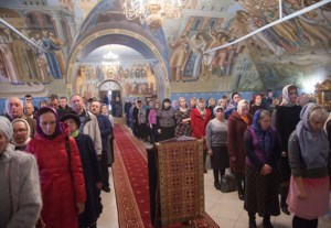 Божественная литургия и крещение оглашенных в Свято-Троицком кафедральном соборе Саратова
