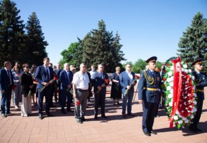 В День памяти и скорби на Воскресенском кладбище Саратова совершена заупокойная лития