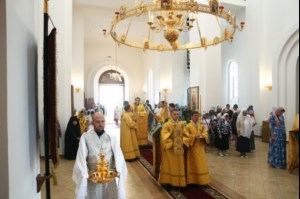 Божественная литургия в храме в честь Нерукотворного Образа Спасителя г. Саратова