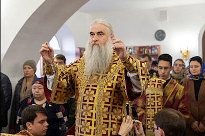 Божественная литургия в храме во имя святых бессребреников и чудотворцев Космы и Дамиана г. Саратова