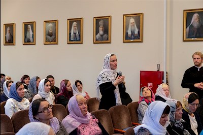 Митрополит Лонгин вручил сертификаты первым слушателям курсов для распространителей церковной утвари