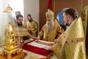 Божественная литургия на Архиерейском подворье — храме в честь иконы Божией Матери «Утоли моя печали» г.Саратова