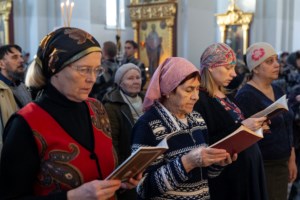 Великое повечерие с чтением канона преподобного Андрея Критского в храме великомученика Георгия Победоносца г. Саратова