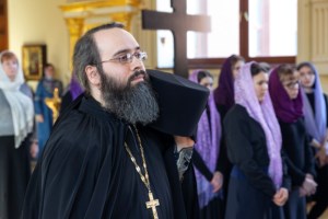 Литургия Преждеосвященных Даров на Архиерейском подворье — в храме во имя святого апостола и евангелиста Иоанна Богослова при СПДС