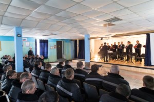 Архиерейский хор выступил в исправительной колонии