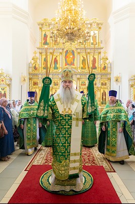 Божественная литургия в соединении с вечерней в Свято-Троицком кафедральном соборе г. Вольска