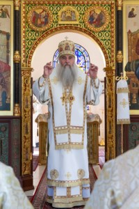 Божественная литургия на Архиерейском подворье — в храме в честь иконы Божией Матери «Утоли моя печали» г. Саратова