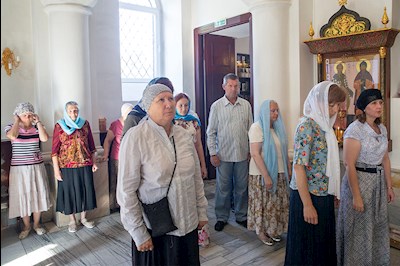 Божественная литургия на Архиерейском подворье — в храме в честь иконы Божией Матери «Утоли моя печали» г. Саратова