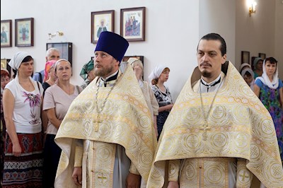 Божественная литургия в храме во имя святителя Митрофана, епископа Воронежского, г.Саратова