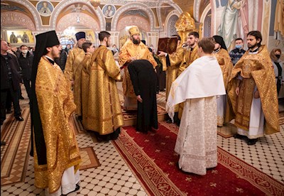 Митрополит Игнатий совершил Божественную литургию в Свято-Троицком кафедральном соборе г. Саратова