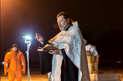 В поселке Затон прошли крещенские купания