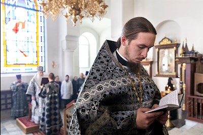 Литургия Преждеосвященных Даров на Архиерейском подворье – в храме в честь иконы Божией Матери «Утоли моя печали» г. Саратова