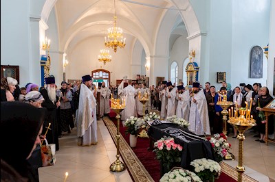 Митрополит Лонгин совершил отпевание игумении Ксении (Афанасьевой)