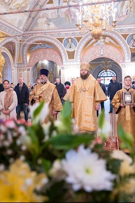 Митрополит Игнатий совершил Божественную литургию в Свято-Троицком кафедральном соборе г. Саратова