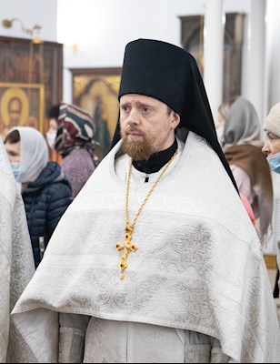 Митрополит Игнатий совершил Божественную литургию в Петропавловском храме г. Саратова