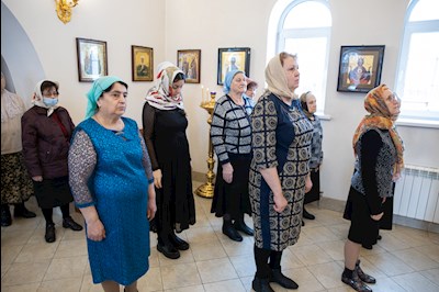 Митрополит Игнатий совершил Божественную литургию в храме святителя Иоанна Златоуста в п. Зональный г. Саратова