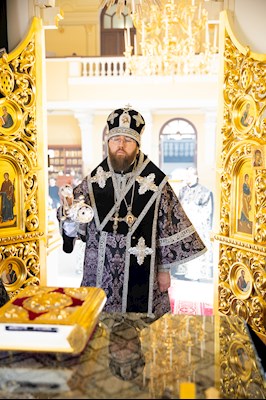 Митрополит Игнатий совершил Литургию Преждеосвященных Даров в храме святого апостола и евангелиста Иоанна Богослова при СПДС