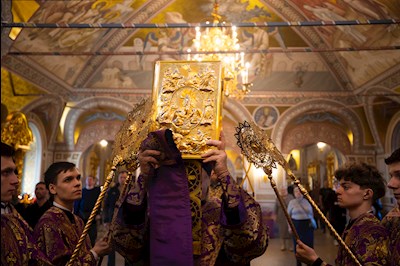 Митрополит Игнатий совершил вечернюю Литургию Преждеосвященных Даров в Свято-Троицком кафедральном соборе г. Саратова