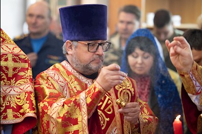 Митрополит Игнатий совершил Божественную литургию пасхальным чином в храме святого пророка Илии п. Сенной Вольского района