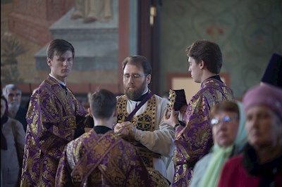 Митрополит Игнатий совершил Божественную литургию в Крестовоздвиженском храме г. Хвалынска