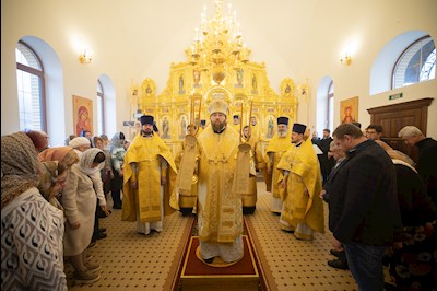 Митрополит Игнатий совершил Божественную литургию в Свято-Никольском храме с. Октябрьский Городок