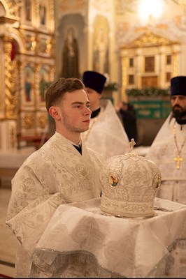 Митрополит Игнатий совершил Великую вечерню в соединении с Литургией святителя Василия Великого и чин Великого освящения воды в Покровском соборе г. Саратова