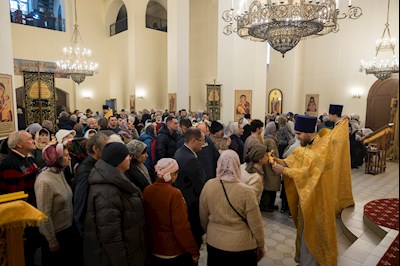 Митрополит Игнатий совершил Божественную литургию в соборном храме святителя Спиридона Тримифунтского г. Саратова