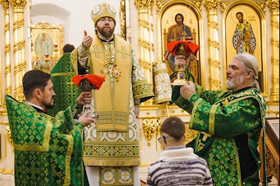 Архиереи Саратовской митрополии совершили Божественную литургию в соборном храме святого благоверного князя Александра Невского г. Ртищево
