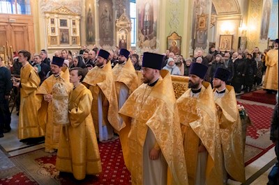 Митрополит Игнатий совершил Божественную литургию и молебен на новый год в Покровском соборе г. Саратова