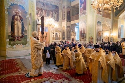 Митрополит Игнатий совершил Божественную литургию и молебен на новый год в Покровском соборе г. Саратова