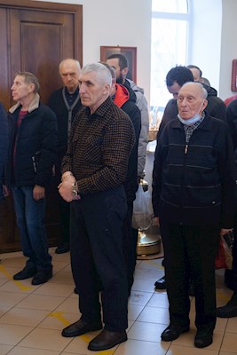 Митрополит Игнатий совершил Божественную литургию в Трехсвятительском храме г. Саратова